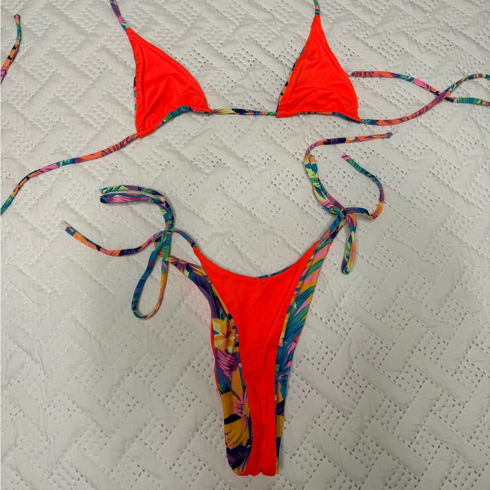REVERSIBLE Floral Bikini Set with Tropical Print - Picture 2 of 4